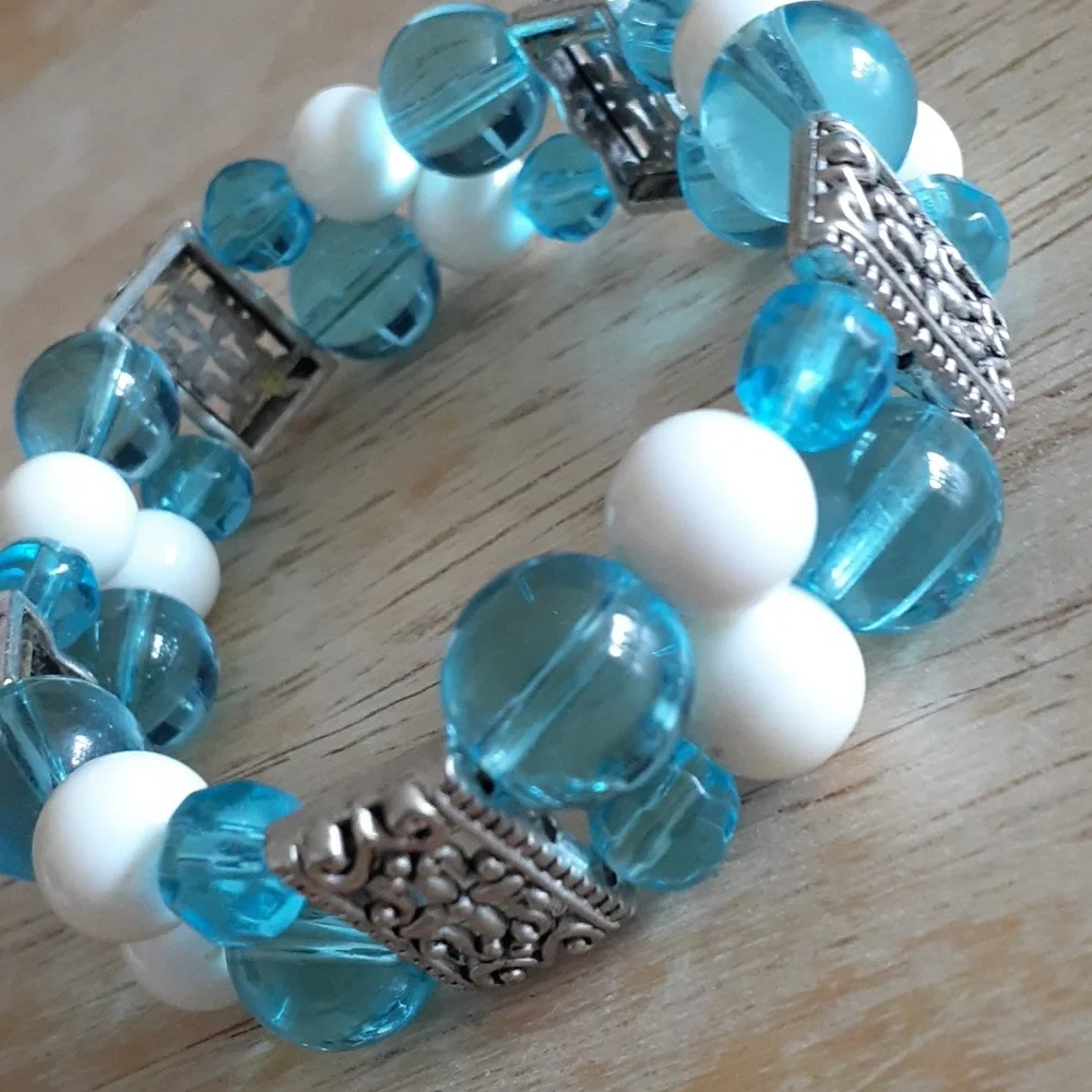NWOT Beaded Elastic Double Strand Bracelet AA112